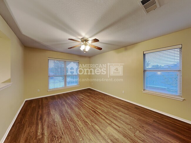 Building Photo - 211 Cobblestone Circle