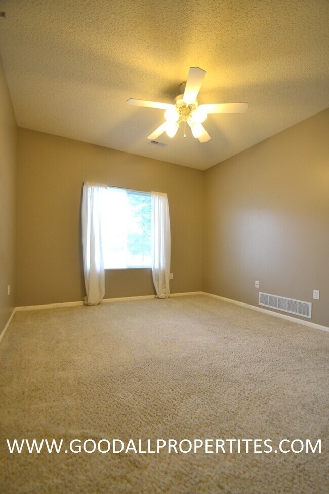 Building Photo - 2 Bedroom, 2 Bath Condo in Waukee