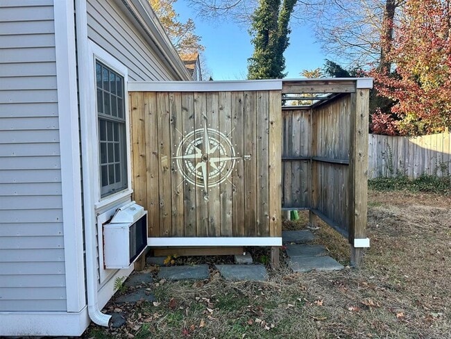 Foto del edificio - 43 Pennywise Ln