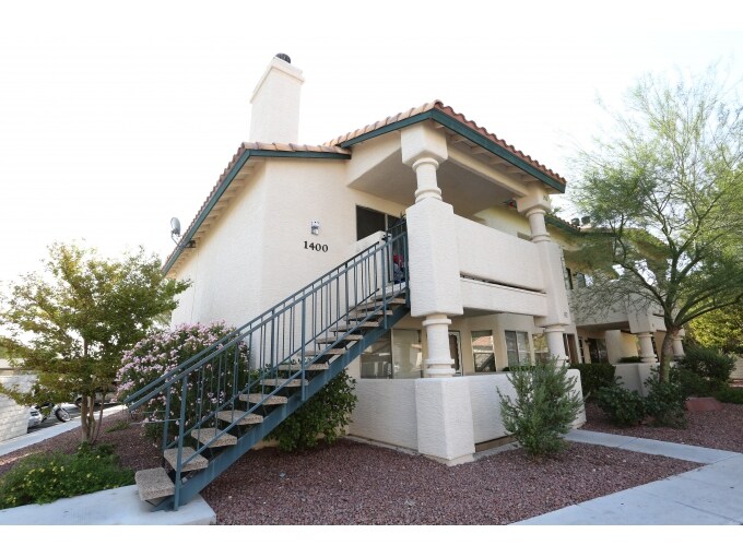 Primary Photo - 1400 Cinder Rock Dr