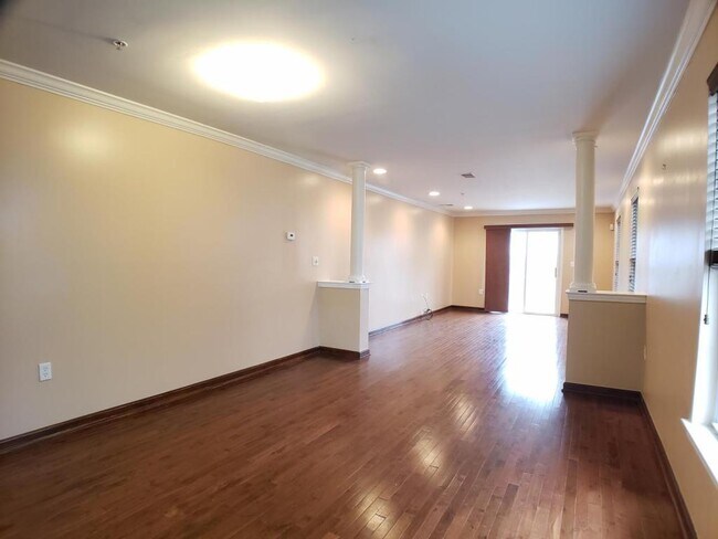 Building Photo - 111 Adamecs Way