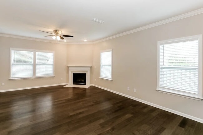 Building Photo - 14231 Lake Crossing Dr