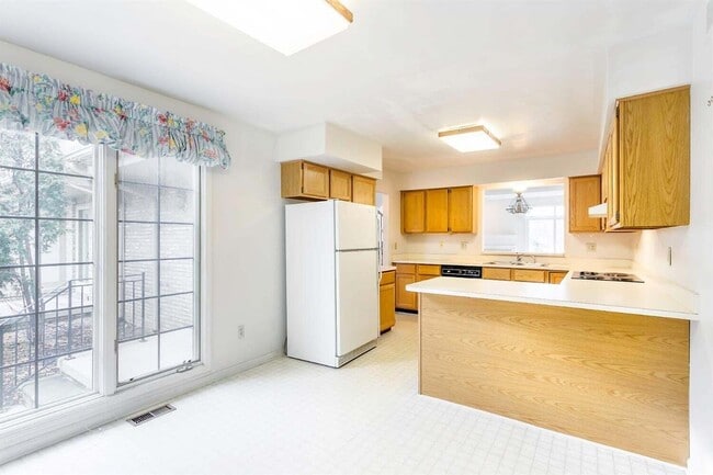 Building Photo - 2702 Maitland Dr