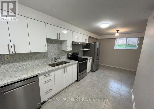 Building Photo - 11 Draper Crescent