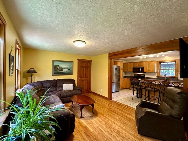 Foto del edificio - 469 Barbers Pond Rd