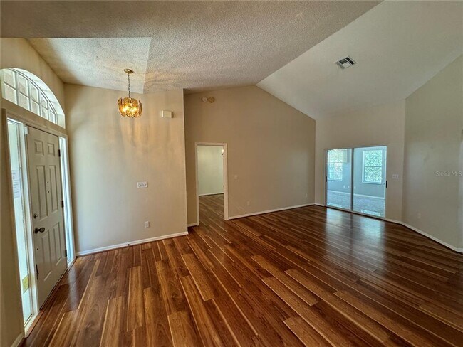 Foto del edificio - 302 Bluff Pass Dr
