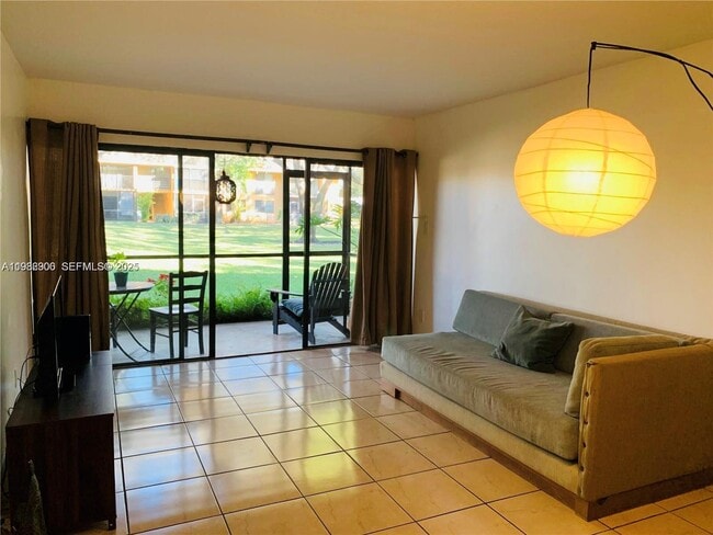 Foto del edificio - 5855 Washington St