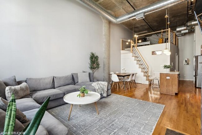 Building Photo - 758 N Larrabee St
