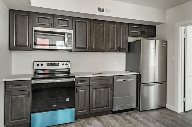 Foto del edificio - 324-326-326 Darby Rd