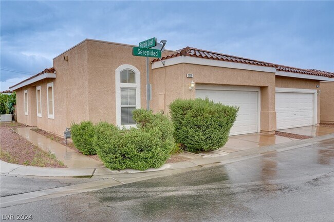 Building Photo - 2850 Serenidad Dr