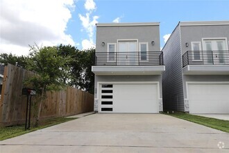 Building Photo - 4422 Phlox St