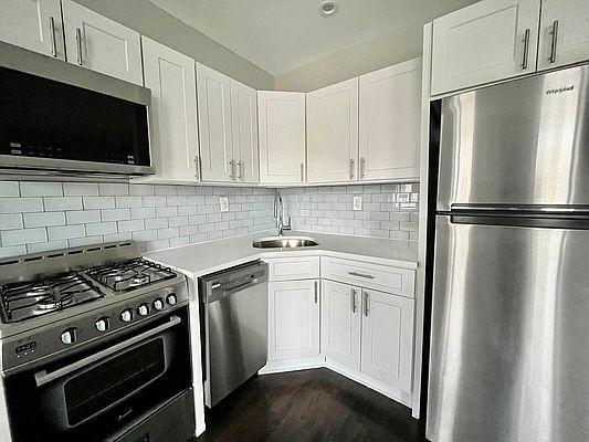 Foto principal - 0 bedroom in BRONX NY 10456