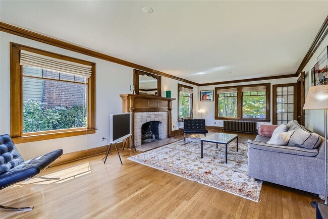 Building Photo - Mt. Baker Home