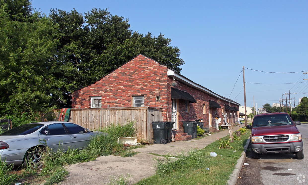 Primary Photo - 1001 Newton St