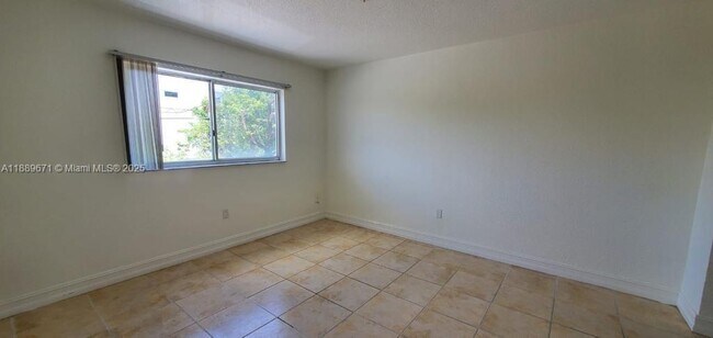 Foto del edificio - 445 SW 11th St