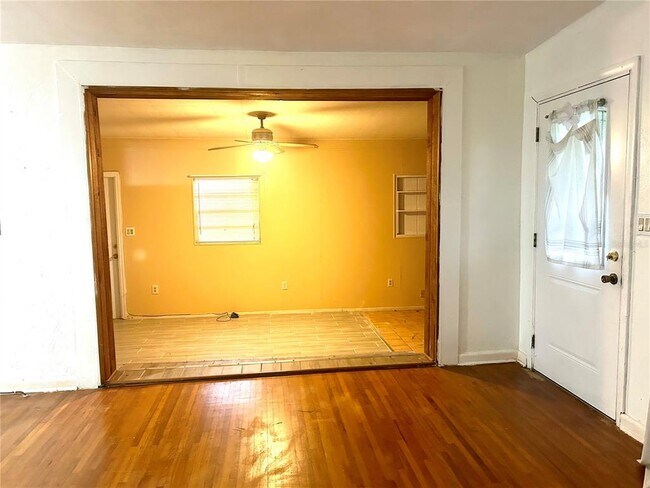 Foto del edificio - 112 Dahlia Dr