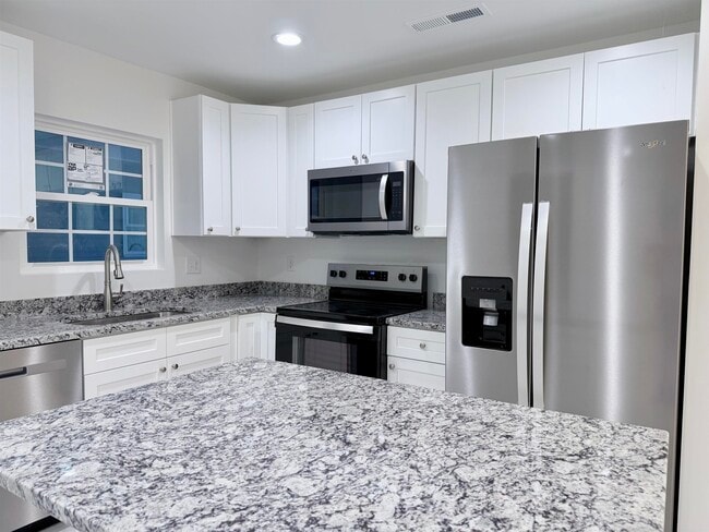 Building Photo - 179 Charter Dr