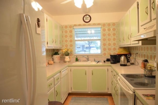 Building Photo - 2 br, 2 bath  - 7230 E Oakridge Cir