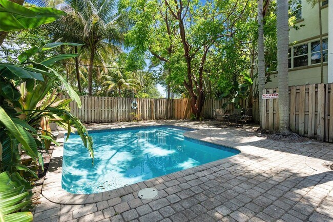 Foto del edificio - 417 SW 8th St