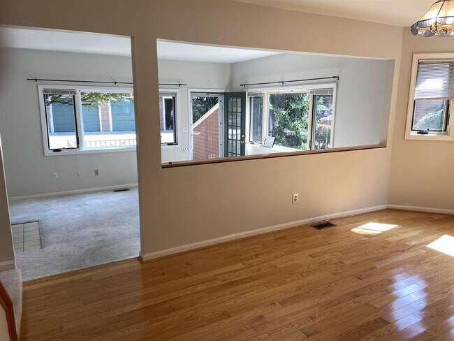 Building Photo - 102 Spinnaker Way
