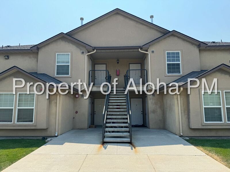 Foto principal - 1049 W Pine Ave
