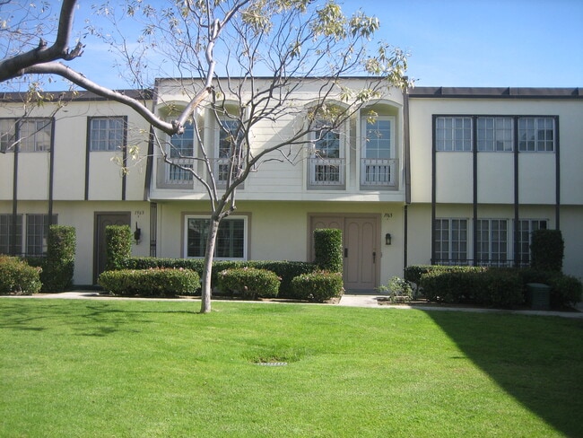 Building Photo - 1963 W Greenleaf Ave