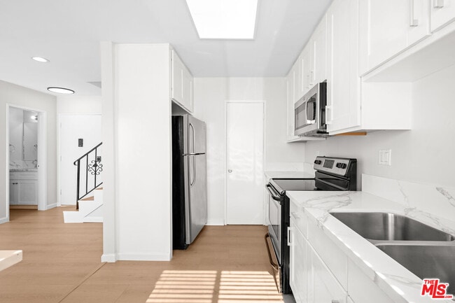 Building Photo - 1206 S Holt Ave