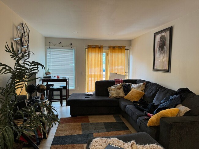 Foto del edificio - 1 Bedroom just minutes to DH