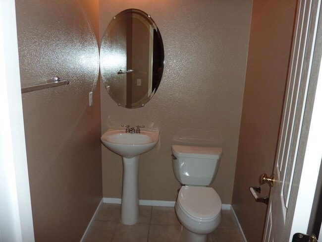 Foto del edificio - FOR RENT – Available January 10, 2026