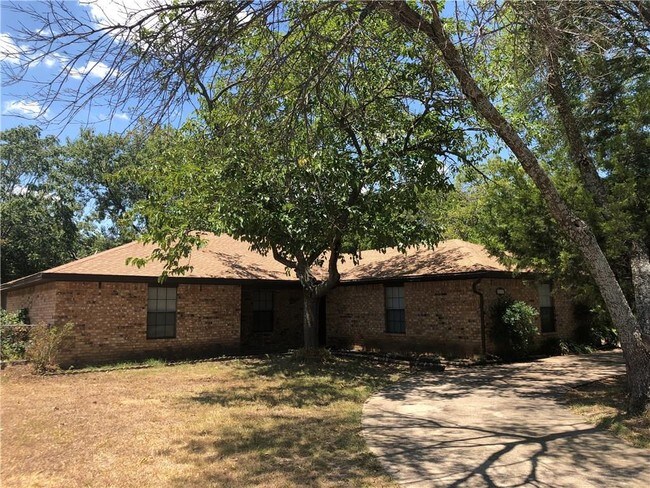 Building Photo - 827 Hill City Dr
