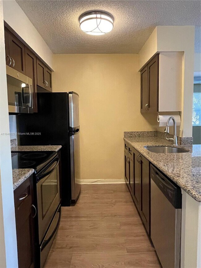Foto del edificio - 10428 NW 8th St