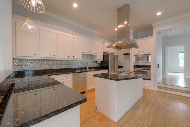 Gormet kitchen has lots of counter space and cabinetry - 710 E 20th St