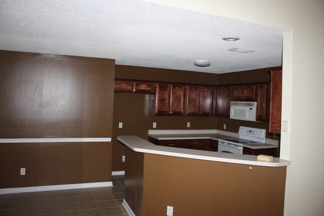 Building Photo - 9823 Saskatoon Ln