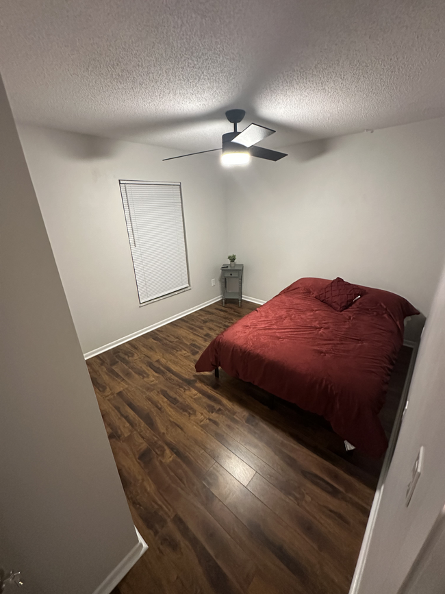 Foto del edificio - 924 Poplar Dr