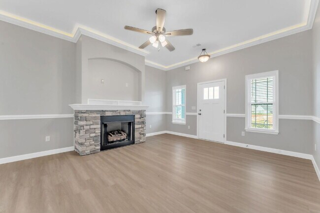 Foto del edificio - Modern 3-Bedroom Home with Granite Counter...