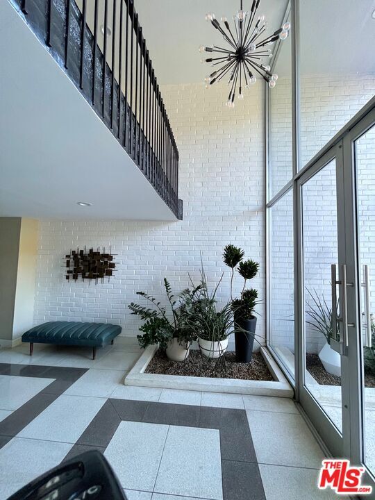 Foto del edificio - 7560 Hollywood Blvd