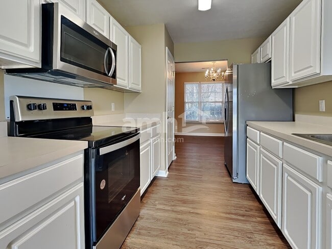 Building Photo - 4060 Longfellow Dr