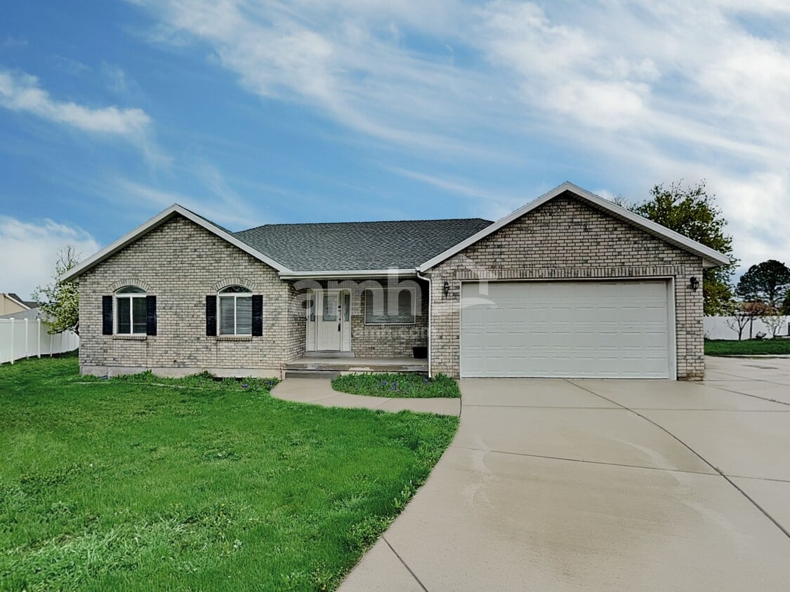 Primary Photo - 1666 W 9685 S