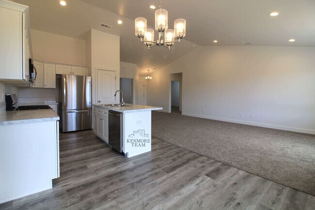 Foto del edificio - 3 Bed/2 Bath + an Office Pasco Home
