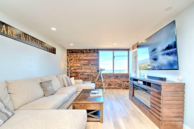 Building Photo - Cedar Lodge 305