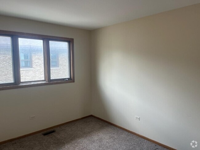 Building Photo - 5847 W 87th St