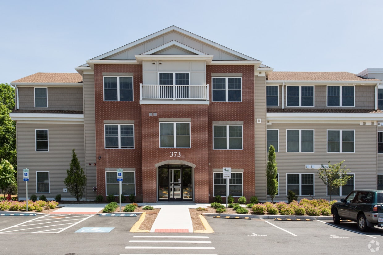 Commonwealth Residences Apartments in Wayland, MA