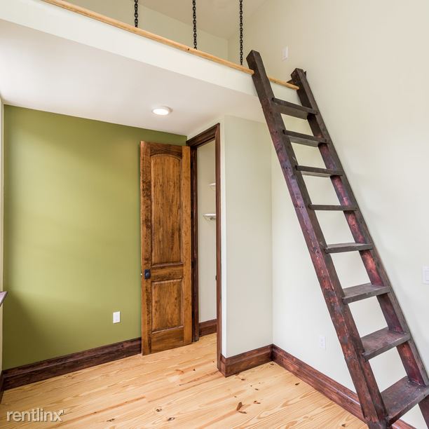 Building Photo - 689 Lorimer St