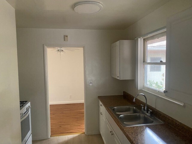 Foto del edificio - 4635 Radford Ave