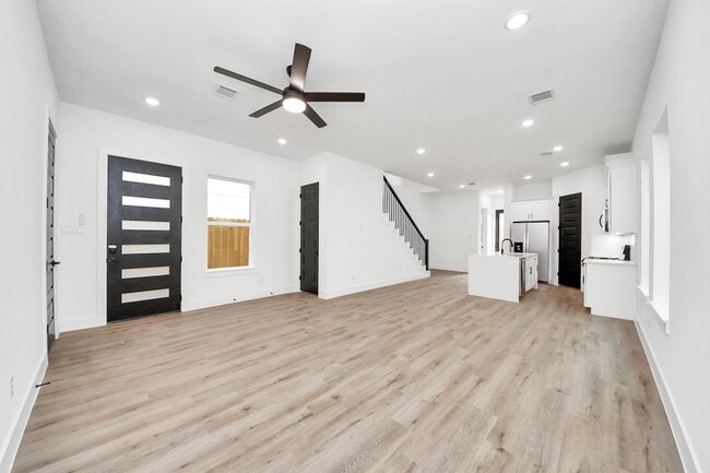 Building Photo - 3308 Hardy St