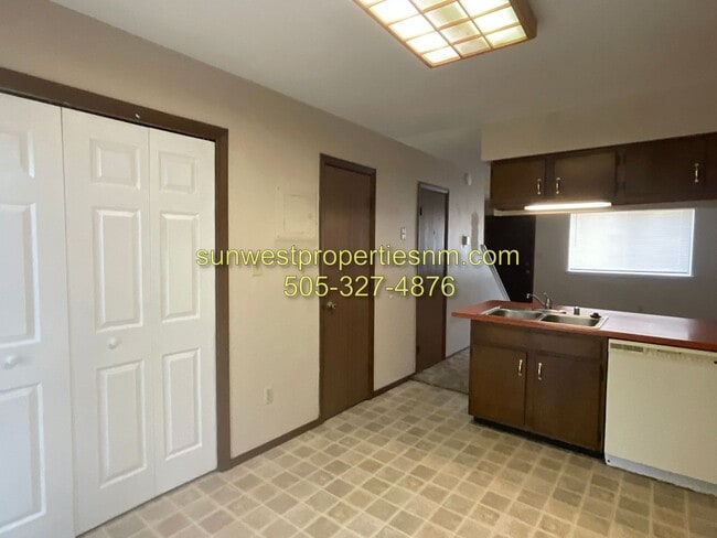 Building Photo - 1631 N Farmington Ave