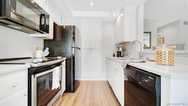 Foto del edificio - Large 3 Bdrm 2 Ba Condo w/ 2 Car Garage for Rent in Whalen Ranch Available Now!