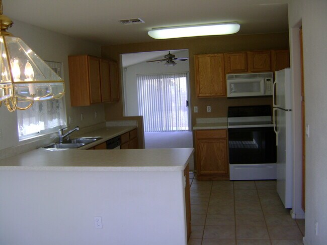 Foto del edificio - 963 E Monterey St