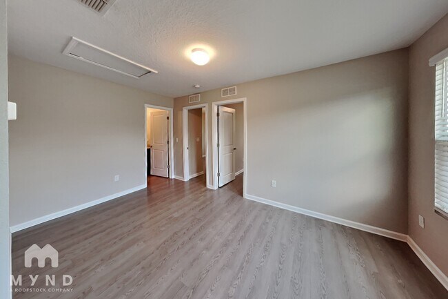 Foto del edificio - 752 Henley Ct