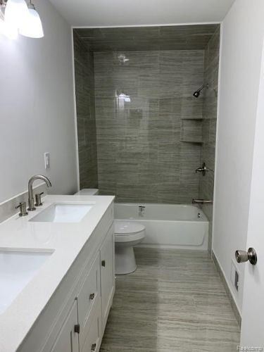 Building Photo - 2787 Roundtree Dr